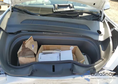 2024 Tesla Model Y z USA, uszkodzony, nr VIN 7SAYGDEE2RF058834